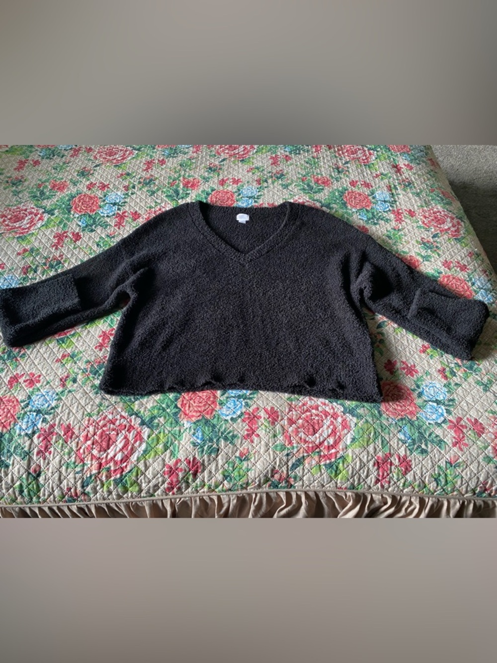 stars above Black V-Neck Cropped Cozy Sweater